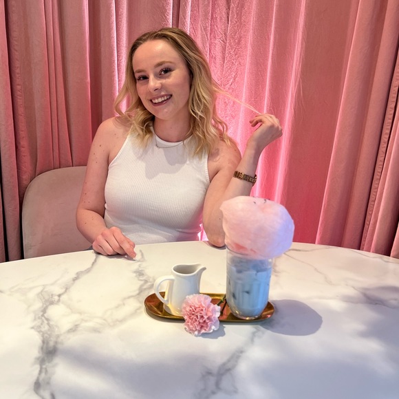 Meet your Posher, Ash - Picture 1 of 1